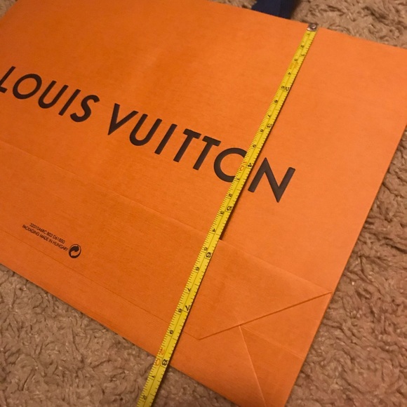 Authentic Chanel or Louis Vuitton gift bag - Picture 3 of 9